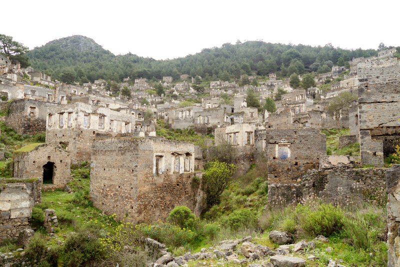 Illustration for article titled The Strangest and Most Tragic Ghost Towns from Around the World